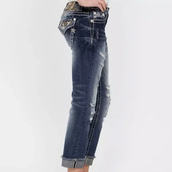 🎉 HP! 2X! 🎉 LIKE NEW! 🦋 Miss Me Distressed Cropped Jeans ✨ - Picture 3 of 6